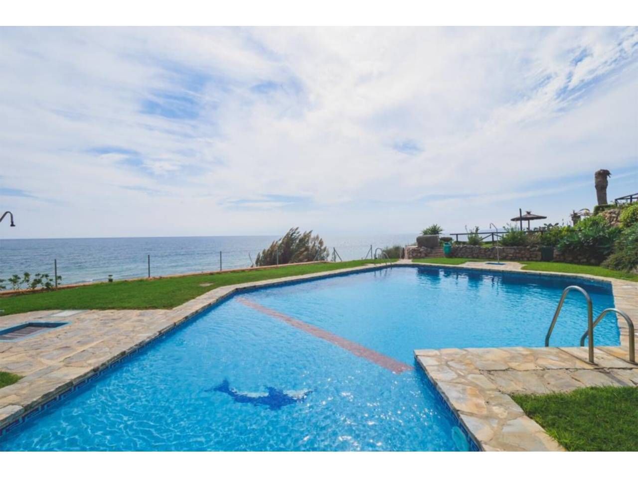 Swimming pool of House or chalet for sale in Estepona  with Terrace and Community pool