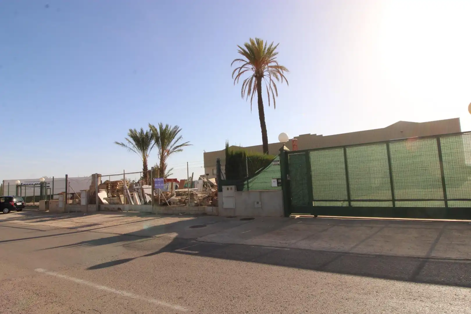 Außenansicht von Fabrikhallen zur Miete in Cartagena