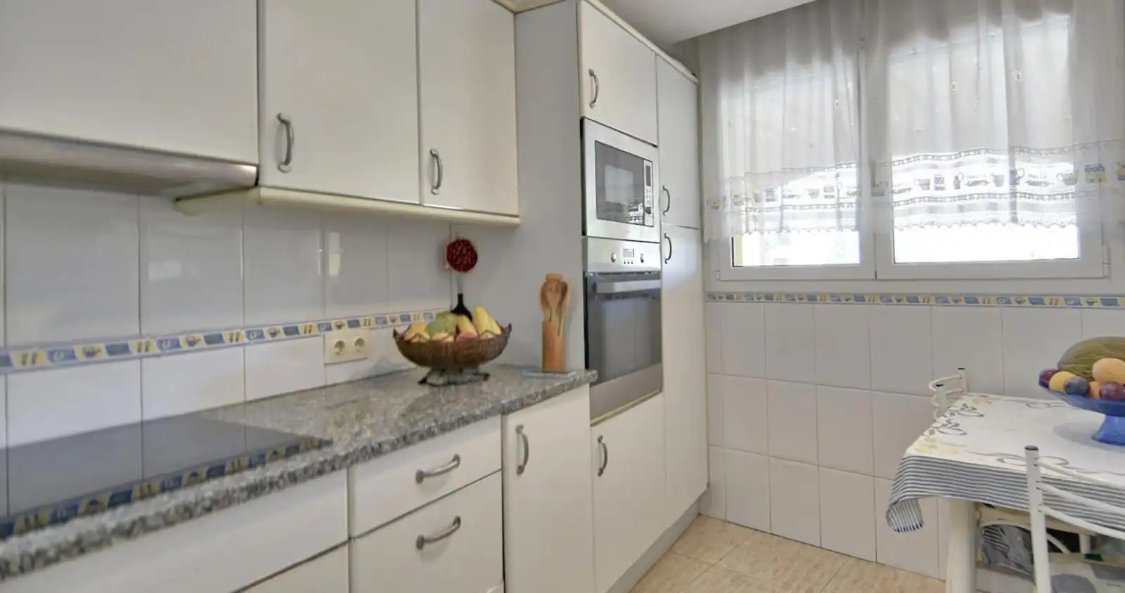 Küche von Einfamilien-Reihenhaus zum Verkauf in Palafrugell mit Klimaanlage, Heizung und Terrasse