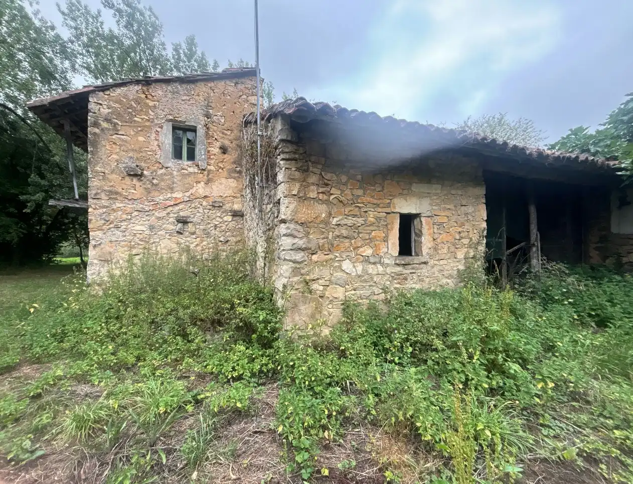 Vista exterior de Finca rústica en venda en Gijón  amb Jardí privat