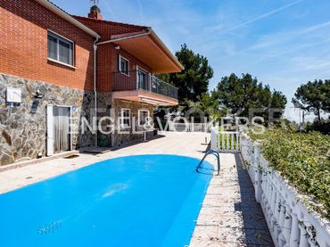 Casa amb balcó en venda a Costa Cunit - Els Jardins - Els Rosers