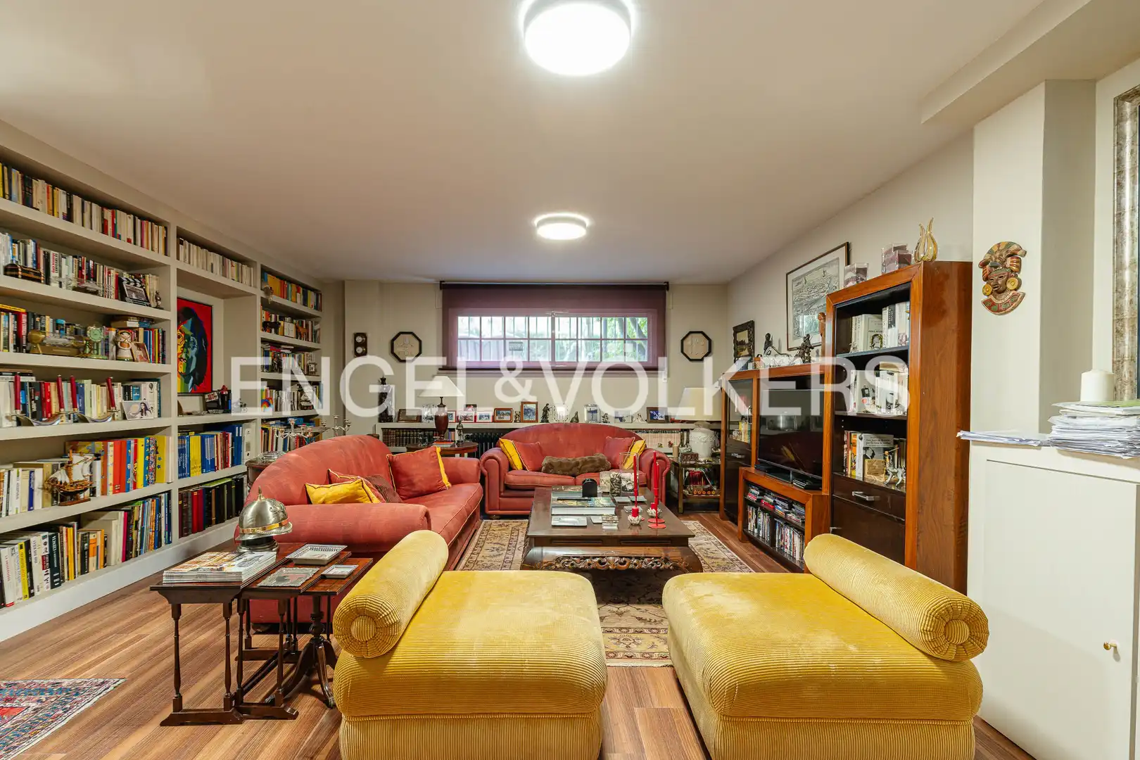 Sala d'estar de Casa adosada en venda en Majadahonda amb Aire condicionat, Calefacció i Jardí privat