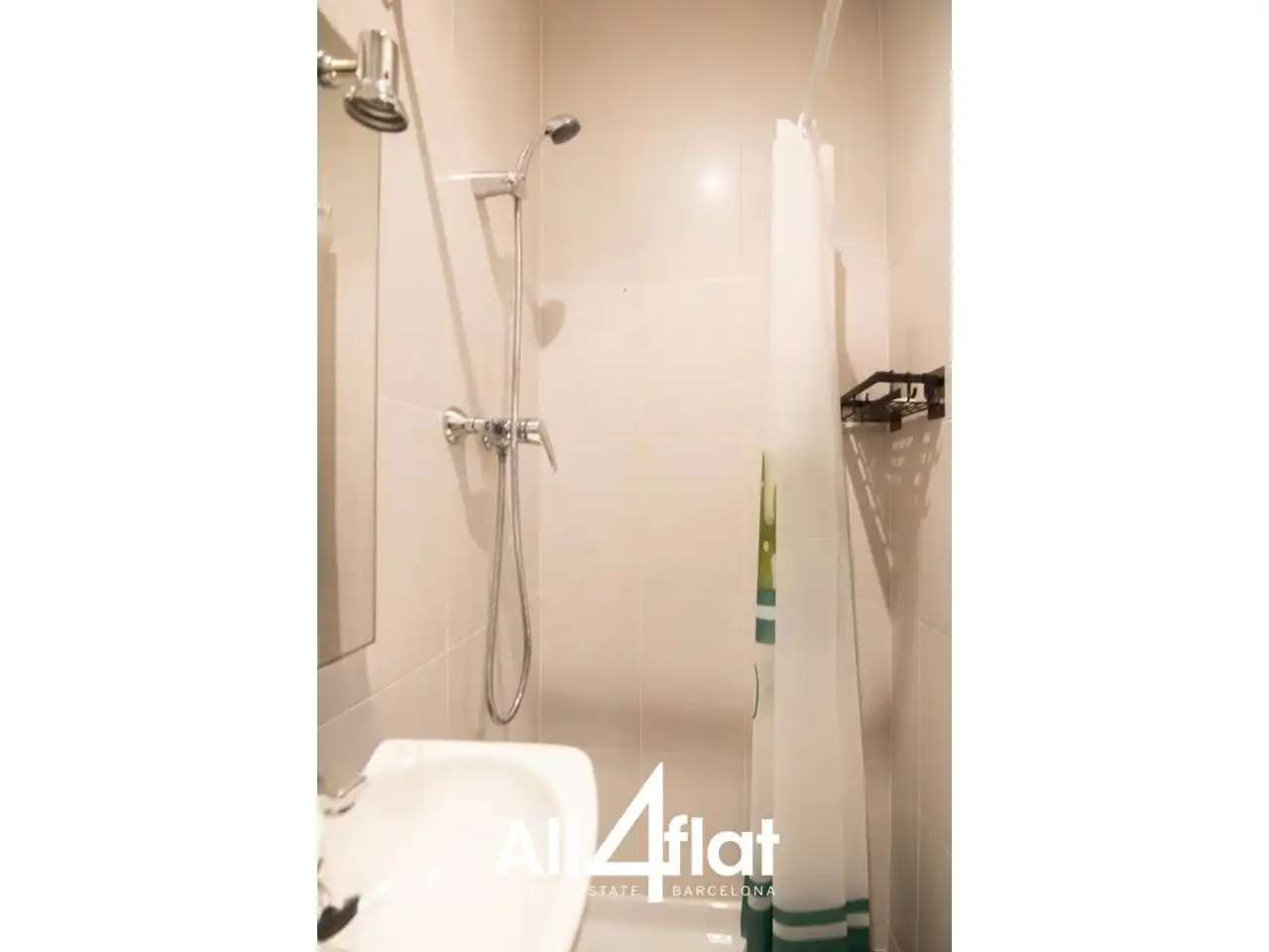 Bathroom of Apartments for sale in Barcelona  with Heating, Furnished and Balcony