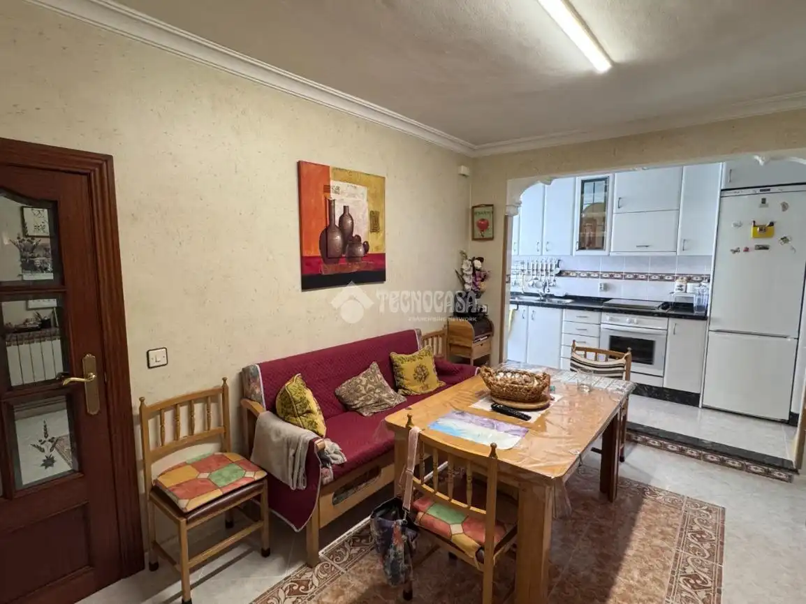Sala de estar de Piso en venta en León Capital  con Calefacción, Parquet y Trastero