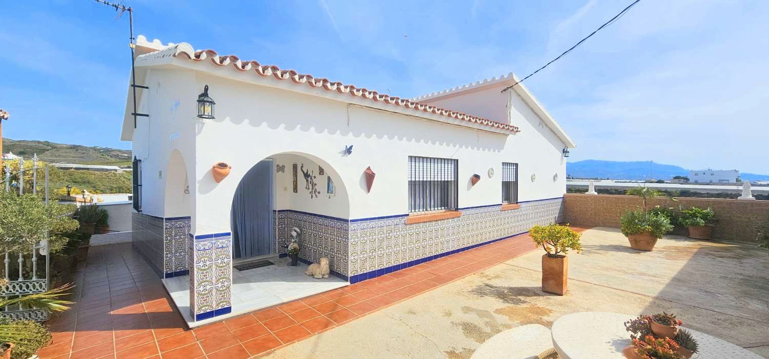 Exterior view of House or chalet for sale in Vélez-Málaga  with Air Conditioner, Terrace and Storage room