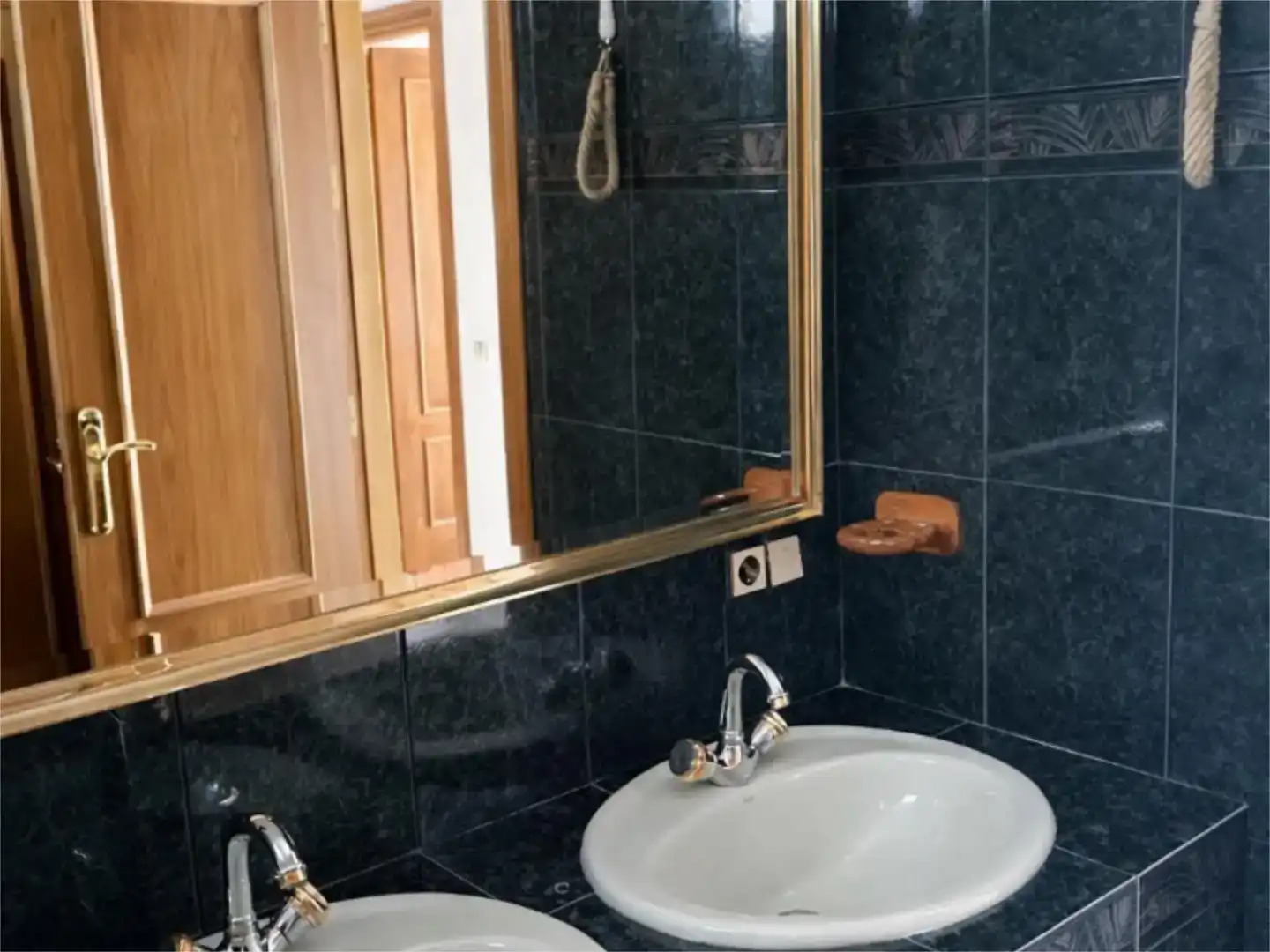 Bathroom of Flat for sale in Sariegos, León