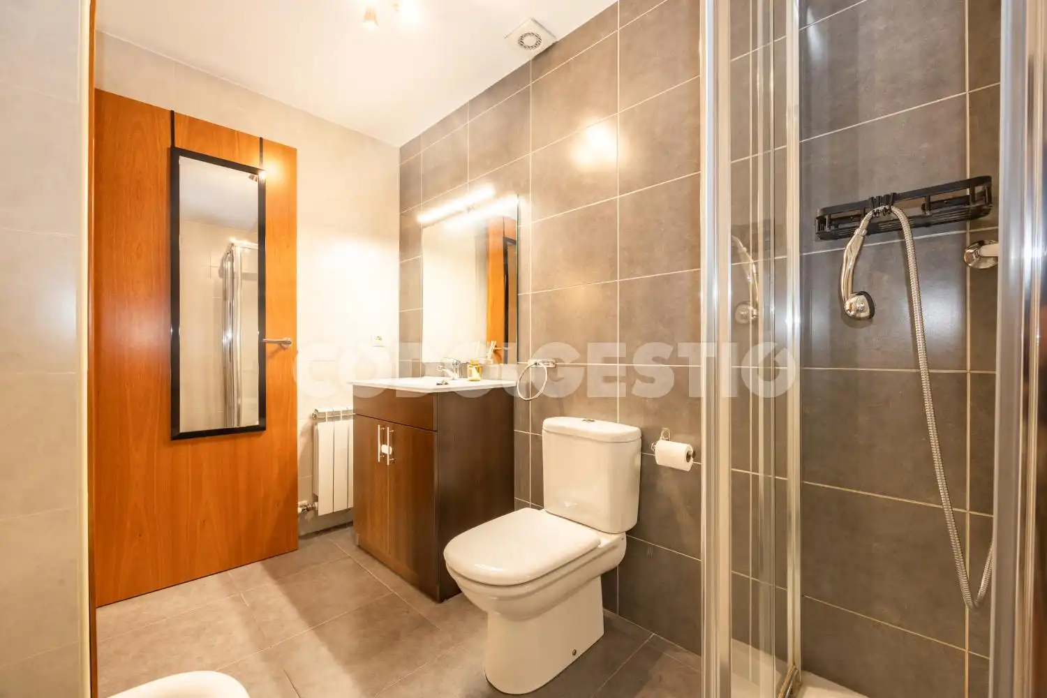 Baño de Piso en venta en Montesquiu con Terraza