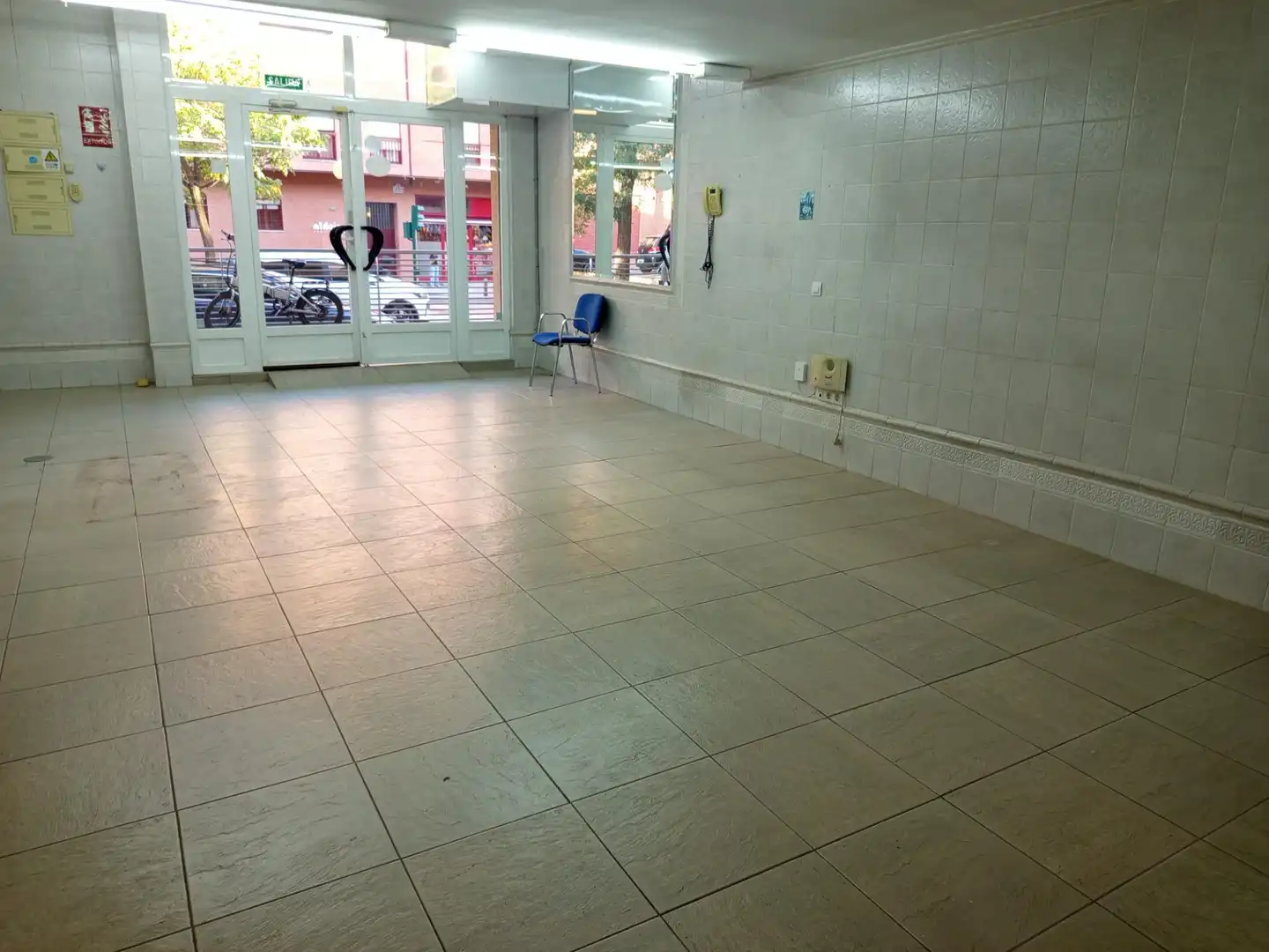 Local comercial de lloguer a Genil, imagen 4