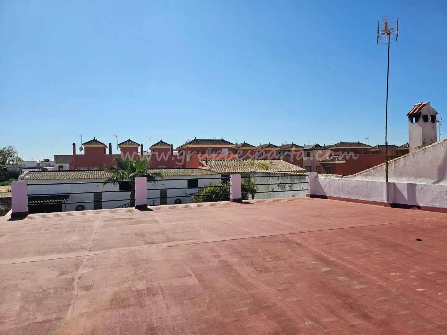 Vista exterior de Casa adosada en venta en Umbrete