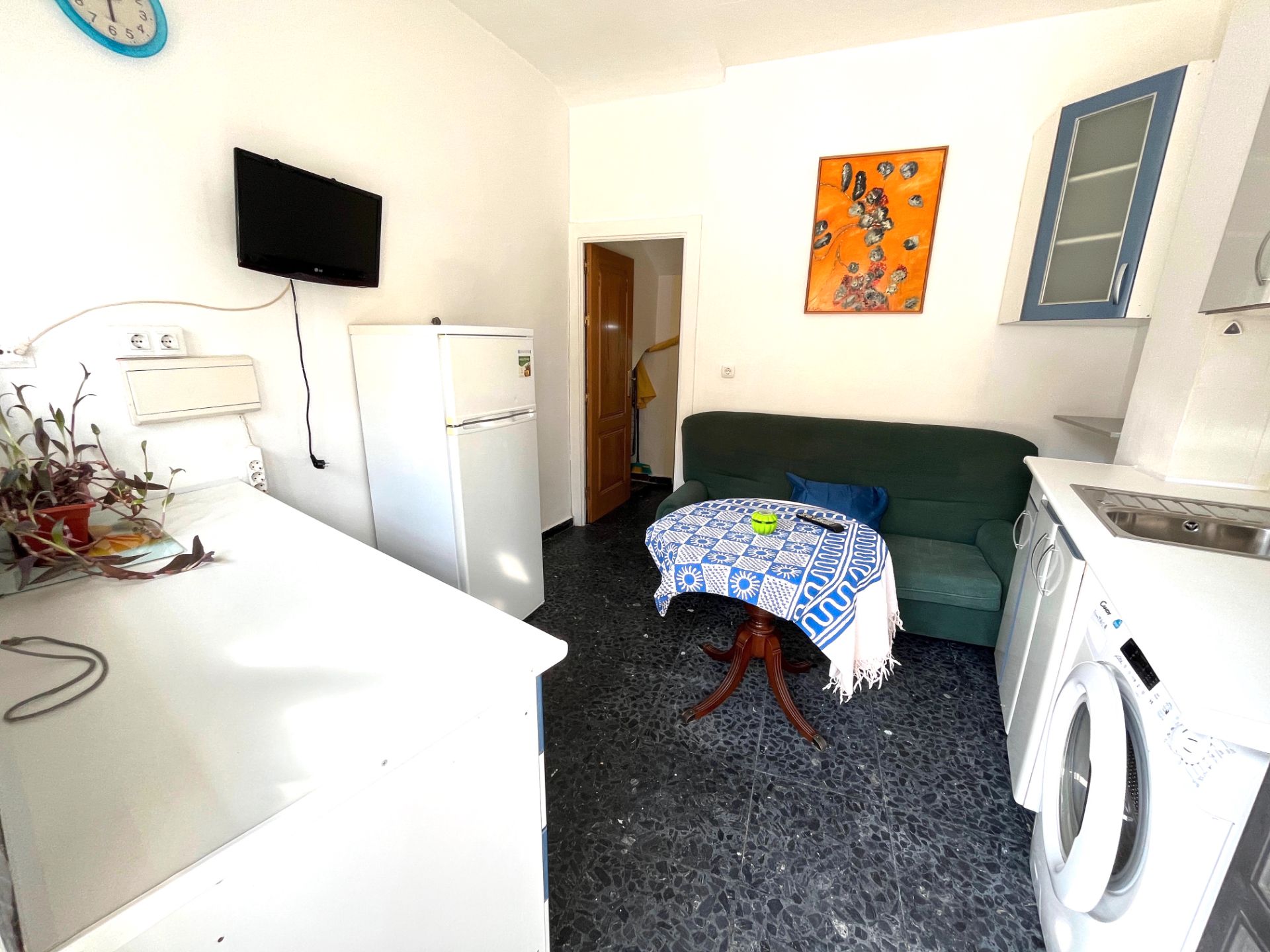 Study to rent in San Cayetano