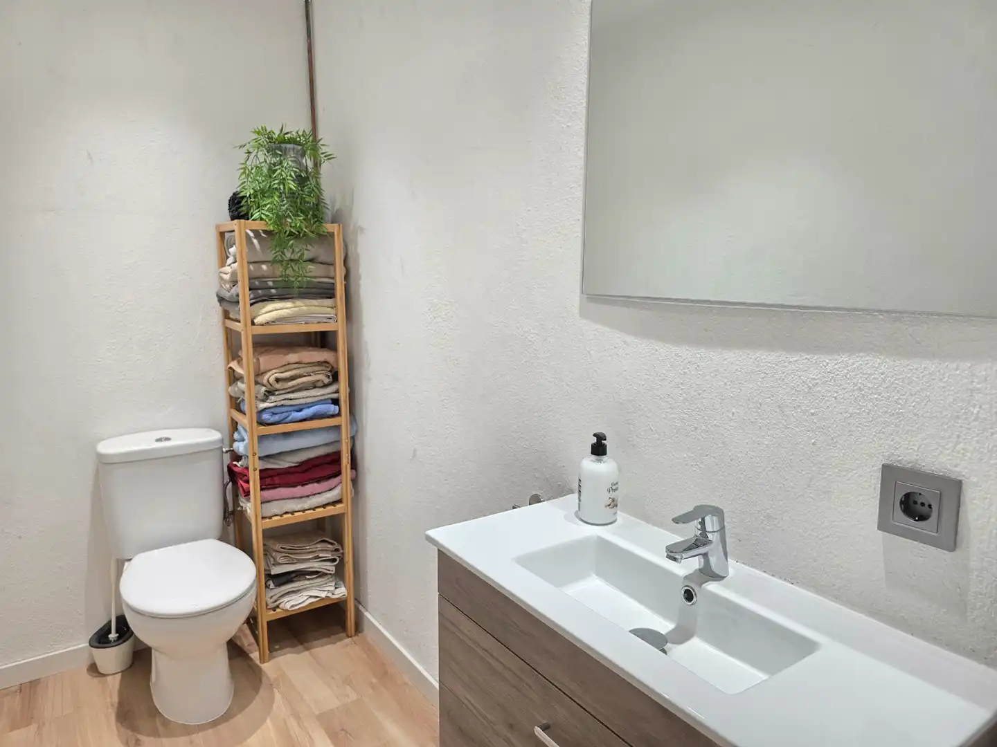 Baño de Piso en venta en Sabadell con Calefacción, Parquet y Terraza