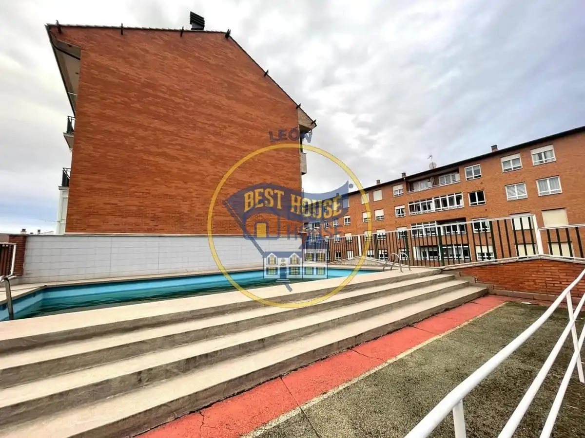 Reihenhaus mit Pool zum Verkauf in Trobajo del Camino, imagen 39
