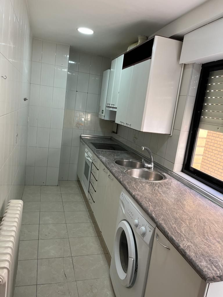 Küche von Wohnung miete in Villares de la Reina mit Heizung, Terrasse und Ofen