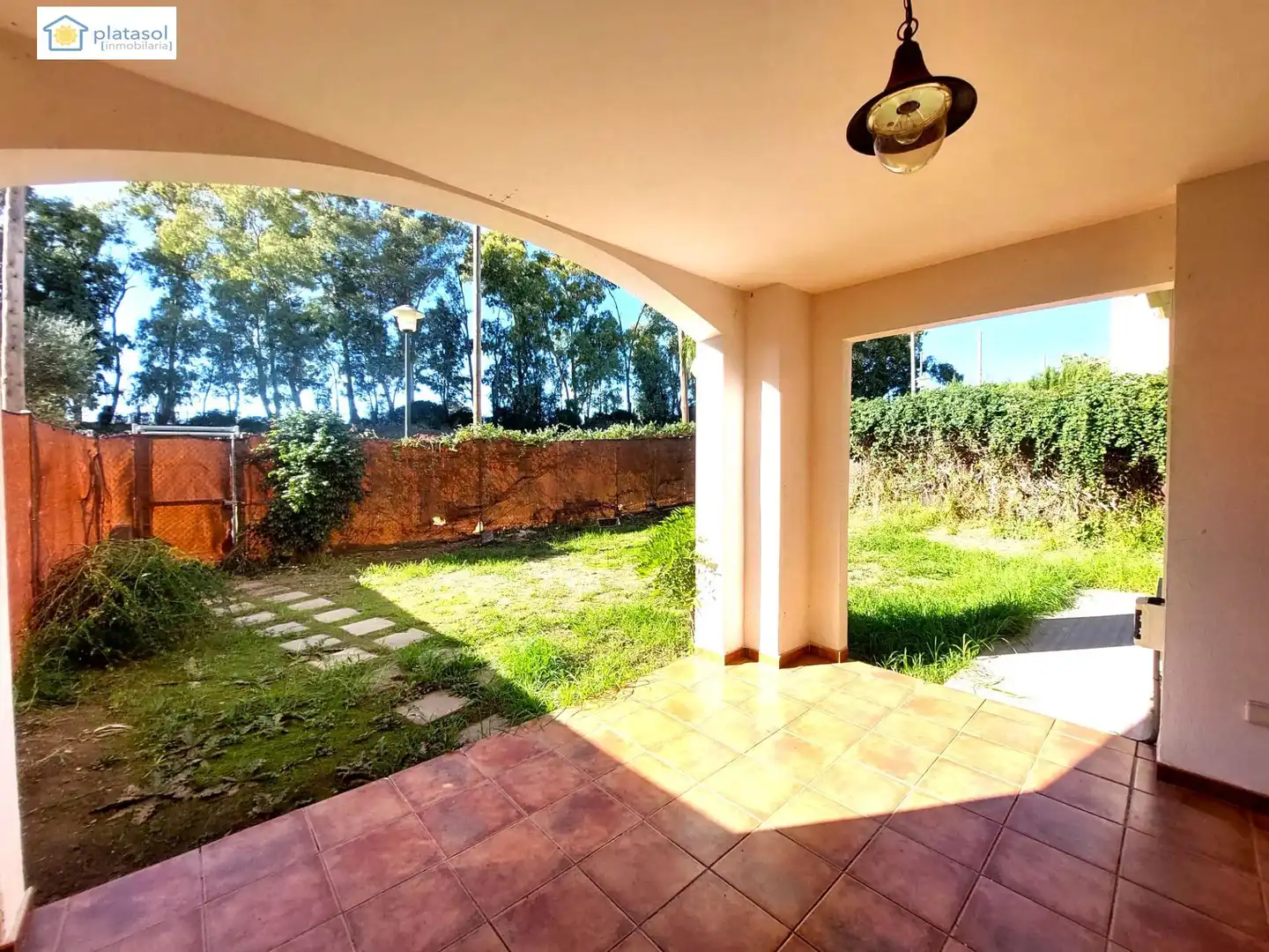 Jardí de Casa adosada en venda en Guillena amb Aire condicionat, Calefacció i Jardí privat