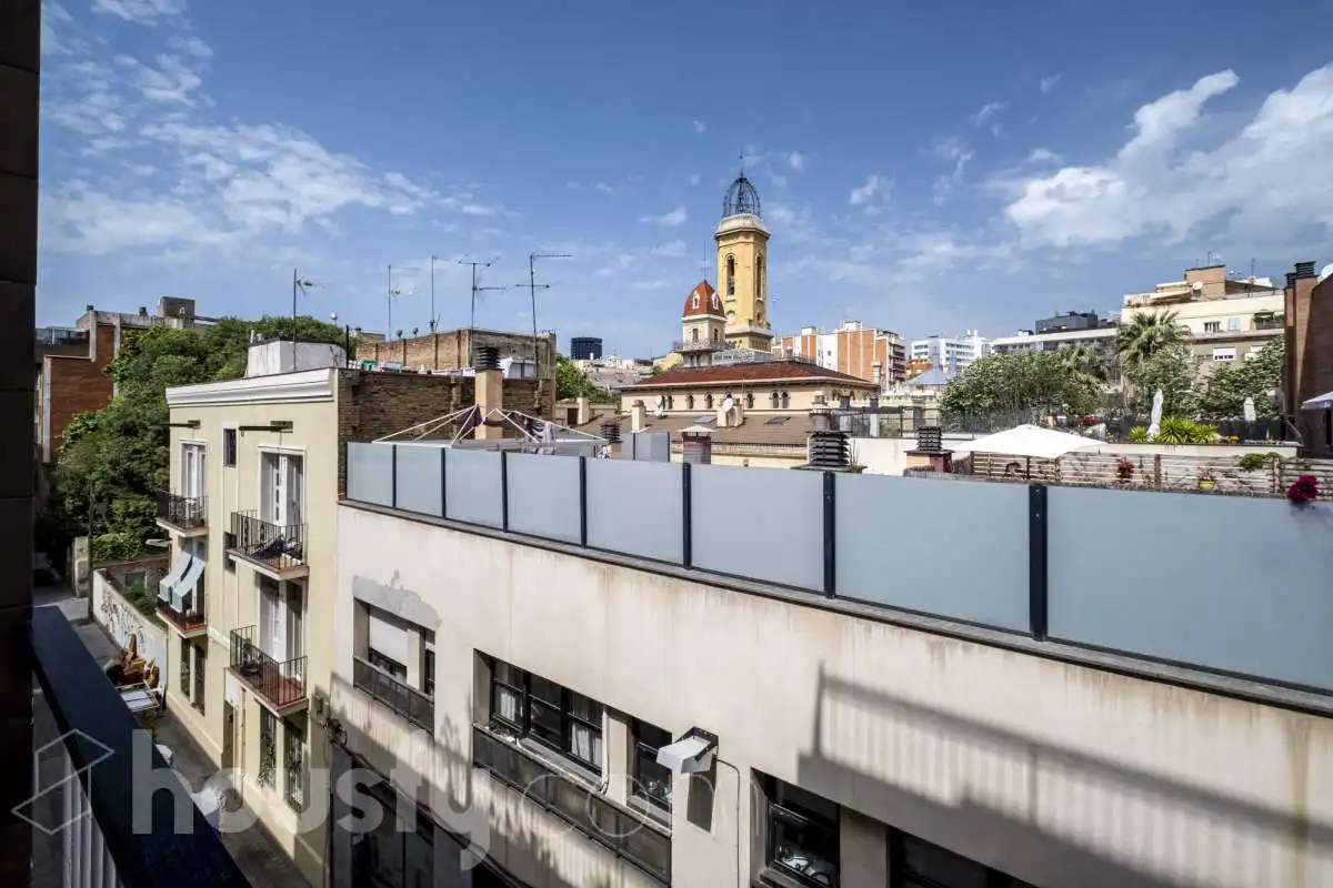Vista exterior de Piso en venta en Barcelona con Balcón