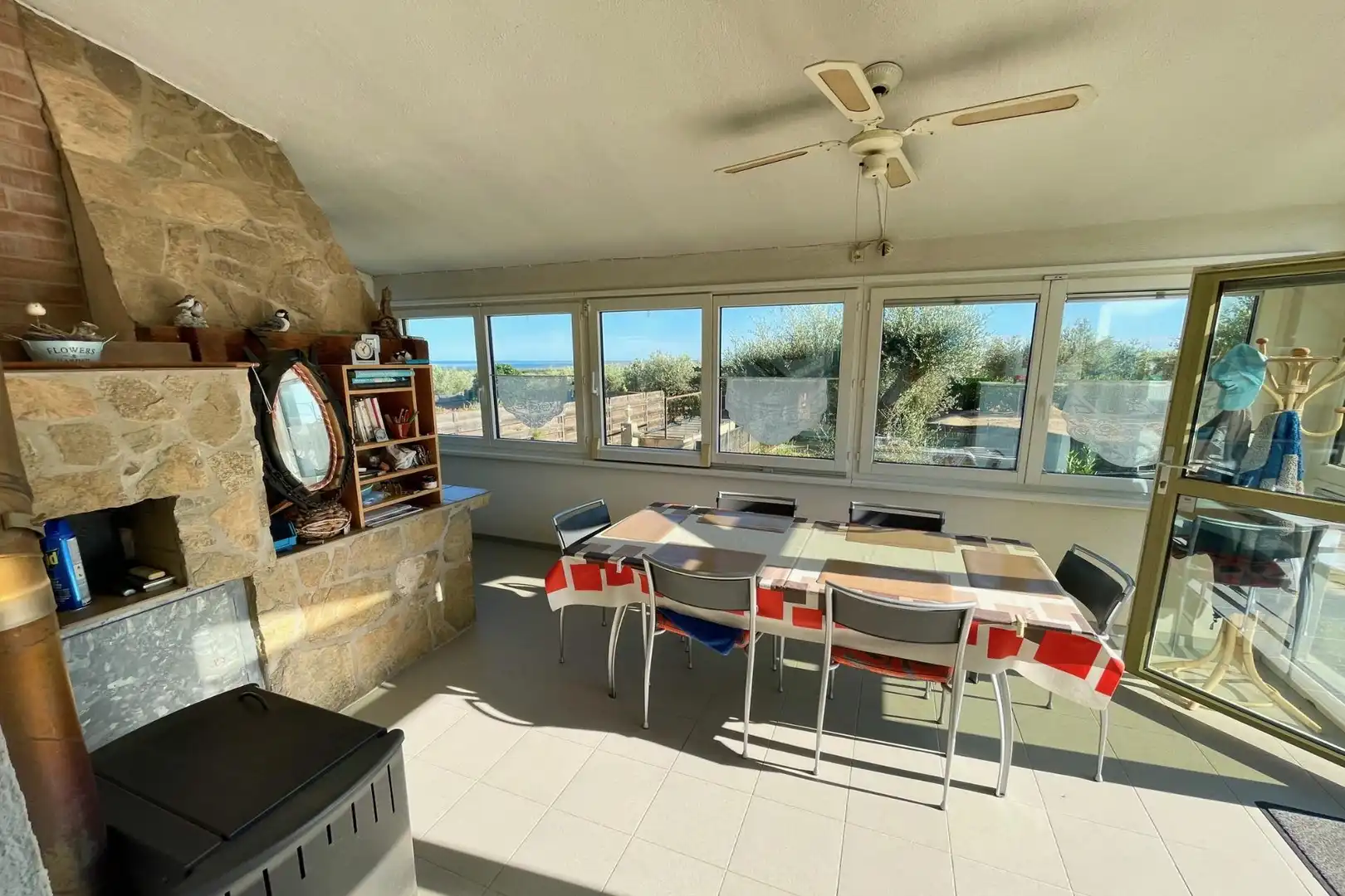 Comedor de Casa o chalet en venta en Camarles con Jardín privado, Piscina y Amueblado