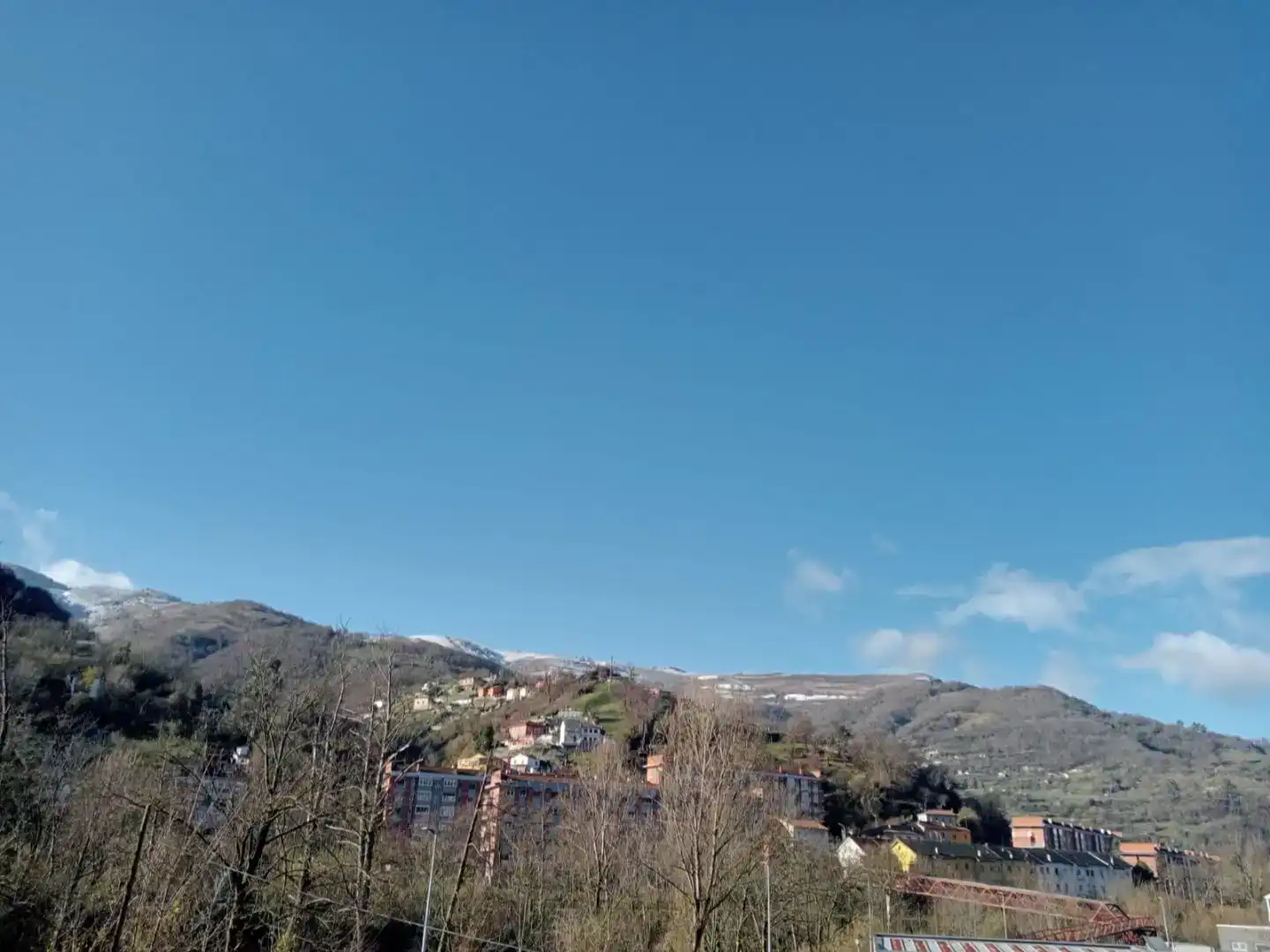 Außenansicht von Wohnung zur Miete in Aller mit Balkon