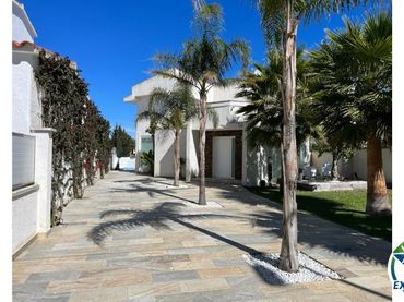Casa con piscina in vendita a Carrer Falconera 24 24
