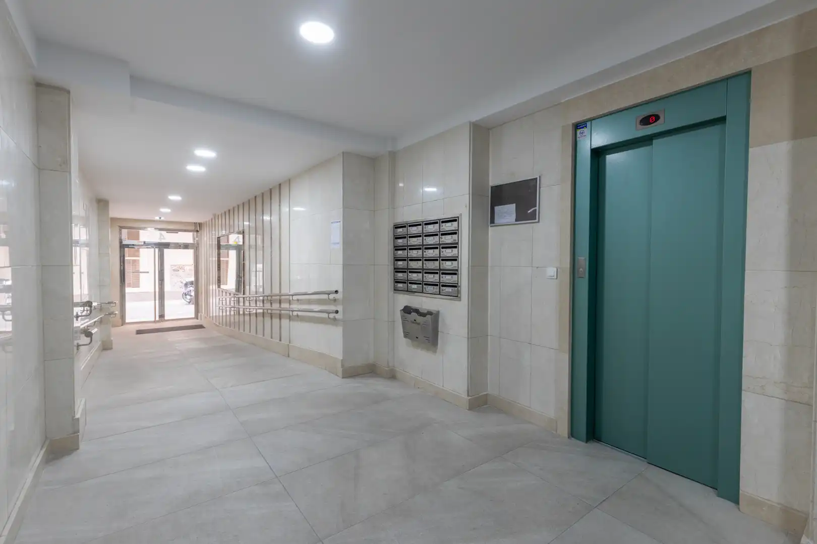 Flat for sale in Granada  with Air Conditioner, Heating and Parquet flooring