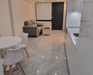 Cuina de Apartament de lloguer en  Sevilla Capital amb Aire condicionat