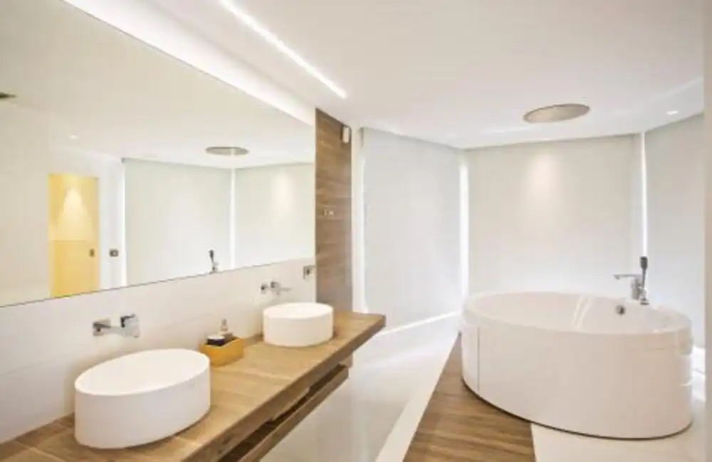 Bany de Casa o xalet de lloguer en Marbella amb Aire condicionat, Jardí privat i Terrassa