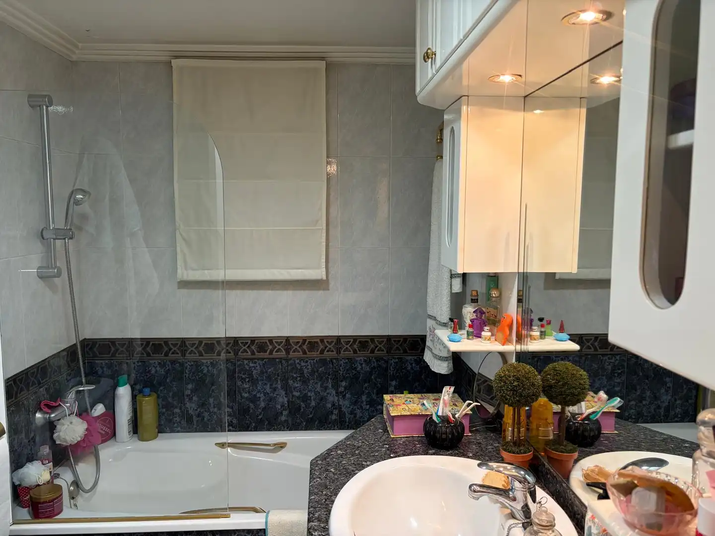 Baño de Piso en venta en Villena con Horno, Balcón y Internet