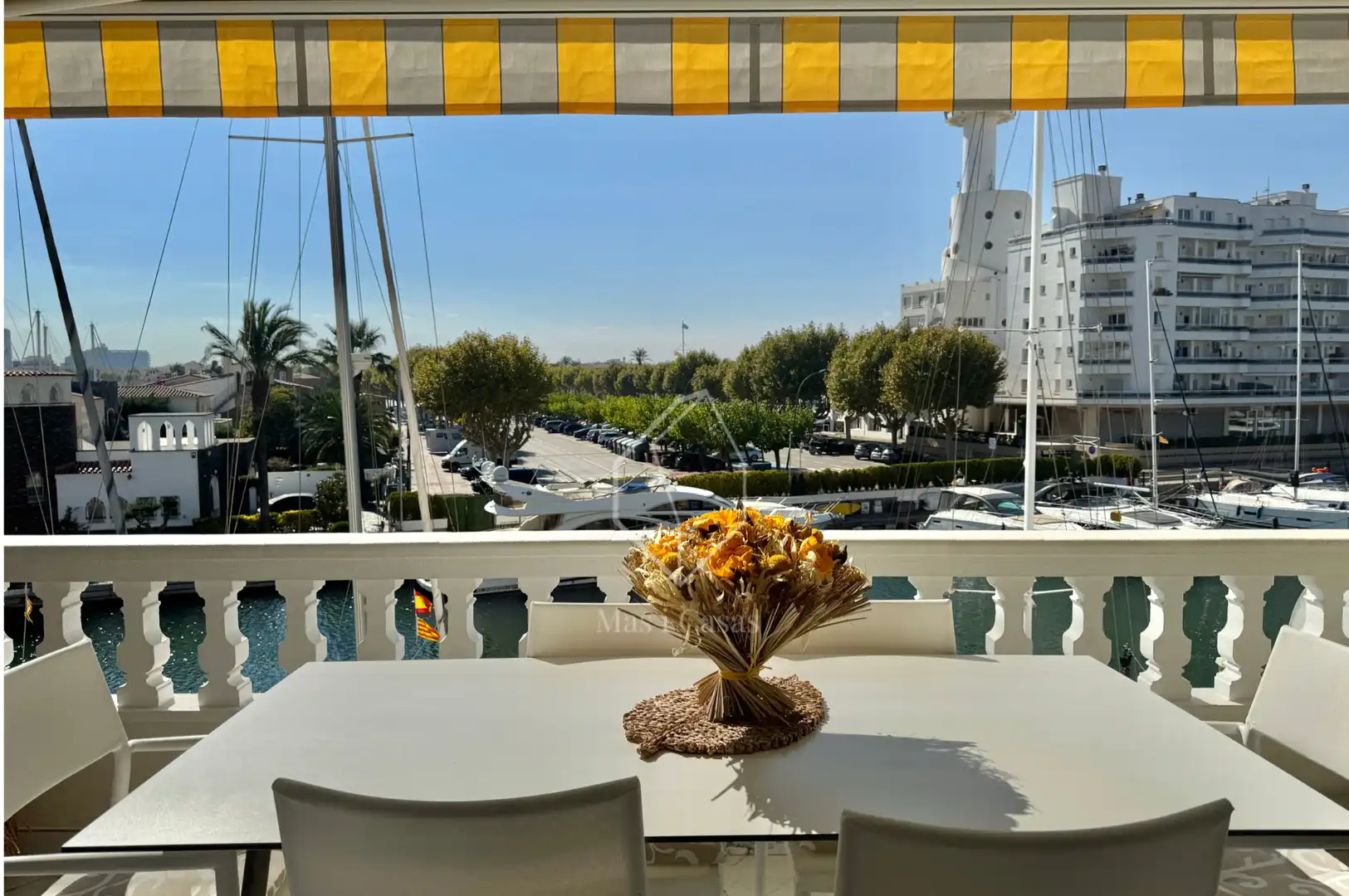 Vista exterior de Dúplex en venda en Empuriabrava amb Aire condicionat, Calefacció i Traster