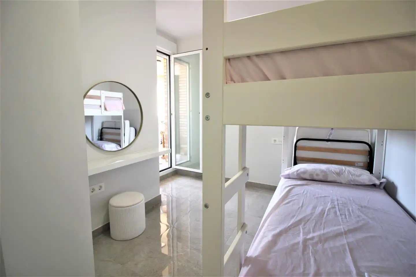 Bedroom of Flat for rent in Roquetas de Mar  with Terrace, Furnished and Community pool