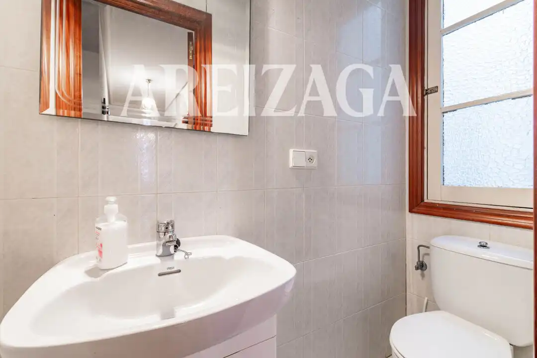 Bathroom of Flat for sale in Donostia - San Sebastián   with Heating