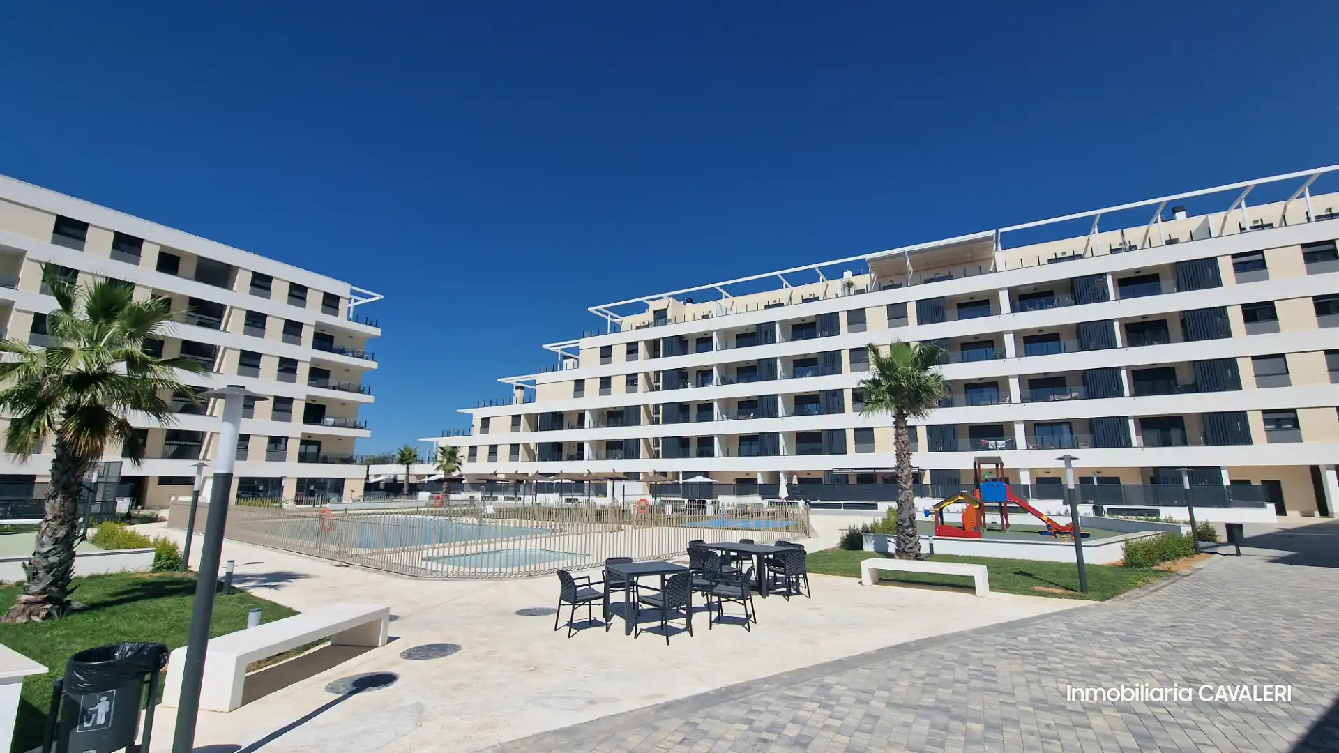 Flat with pool to rent in Calle Santa Ángela de la Cruz