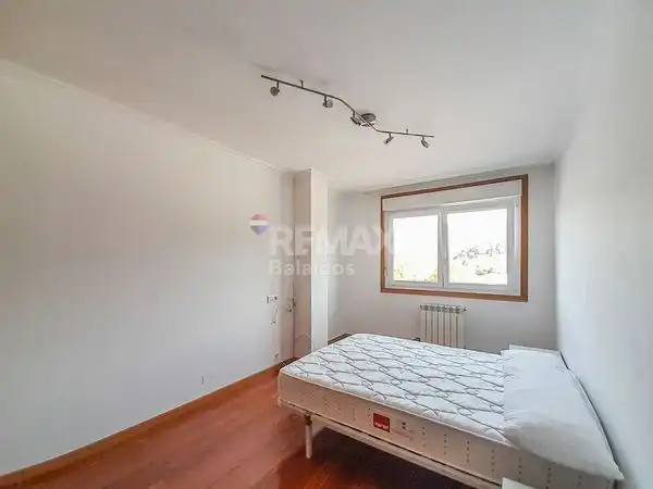 Dormitori de Pis en venda en O Porriño   amb Calefacció, Parquet i Terrassa