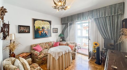 Foto 2 de Apartamento en venta en Calle Zalamea, Simancas, Madrid Capital
