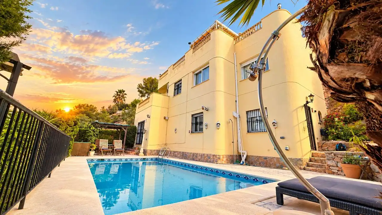 Chalet con piscina en venta en Orihuela Costa, imagen 2