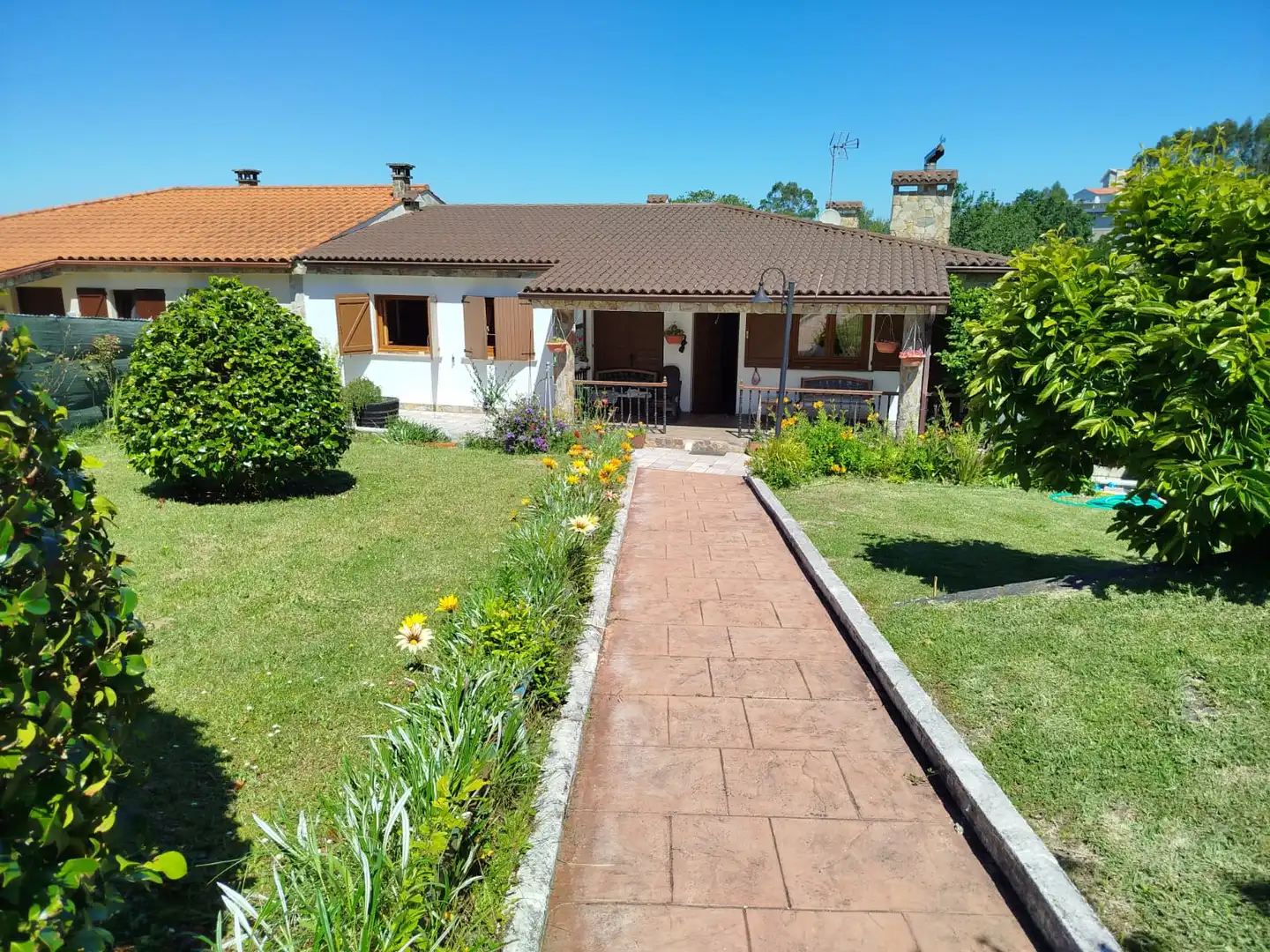 Jardí de Casa o xalet en venda en Cangas  amb Calefacció, Jardí privat i Piscina