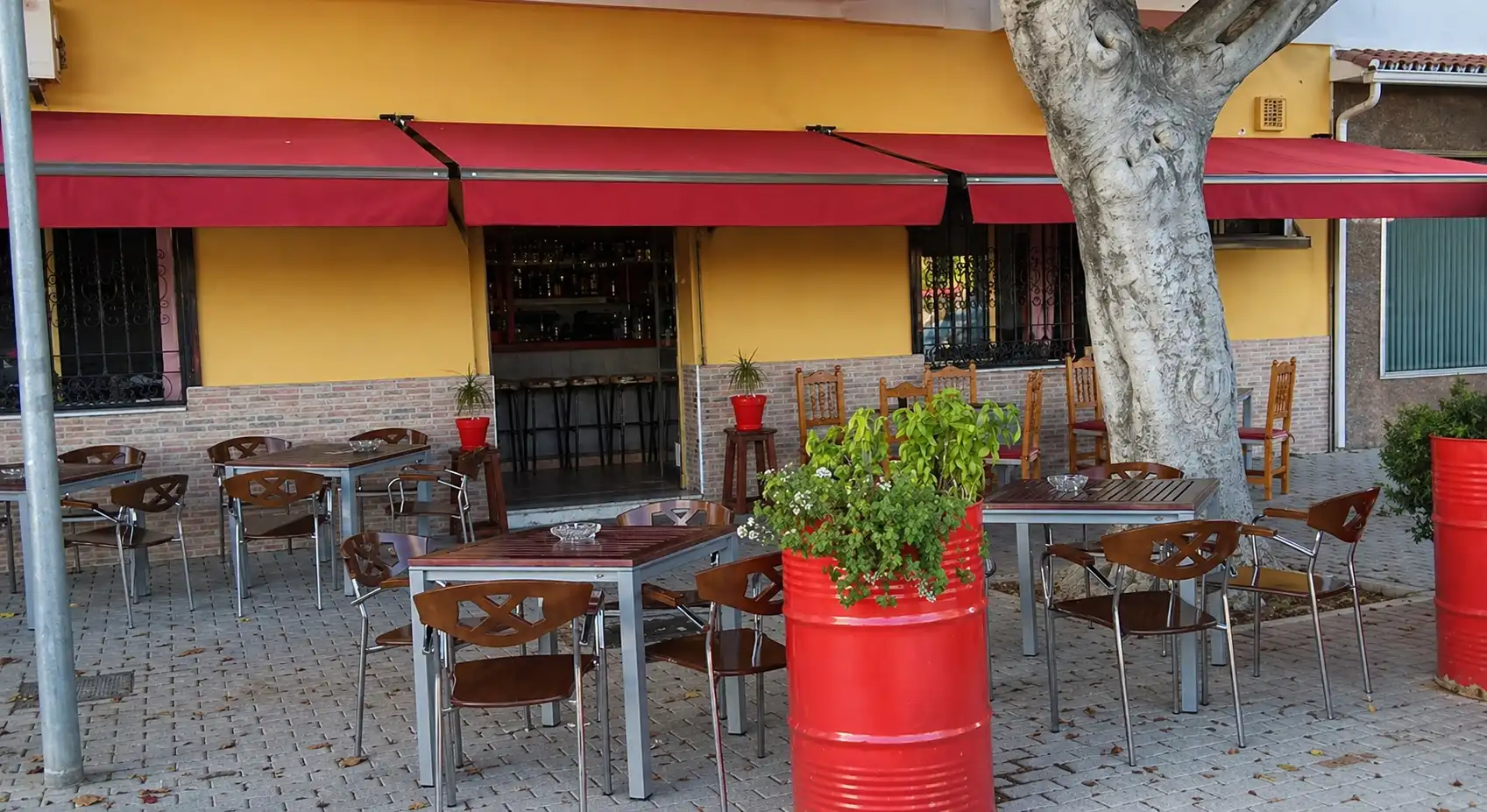 Local comercial en traspaso en Calle Medina Azahara