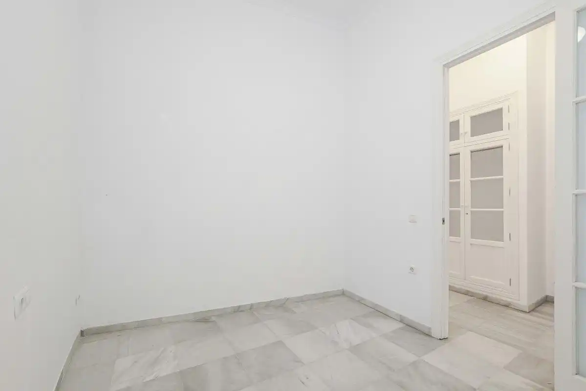 Erdgeschoss zum Verkauf in Sevilla mit Heizung, Terrasse und Balkon