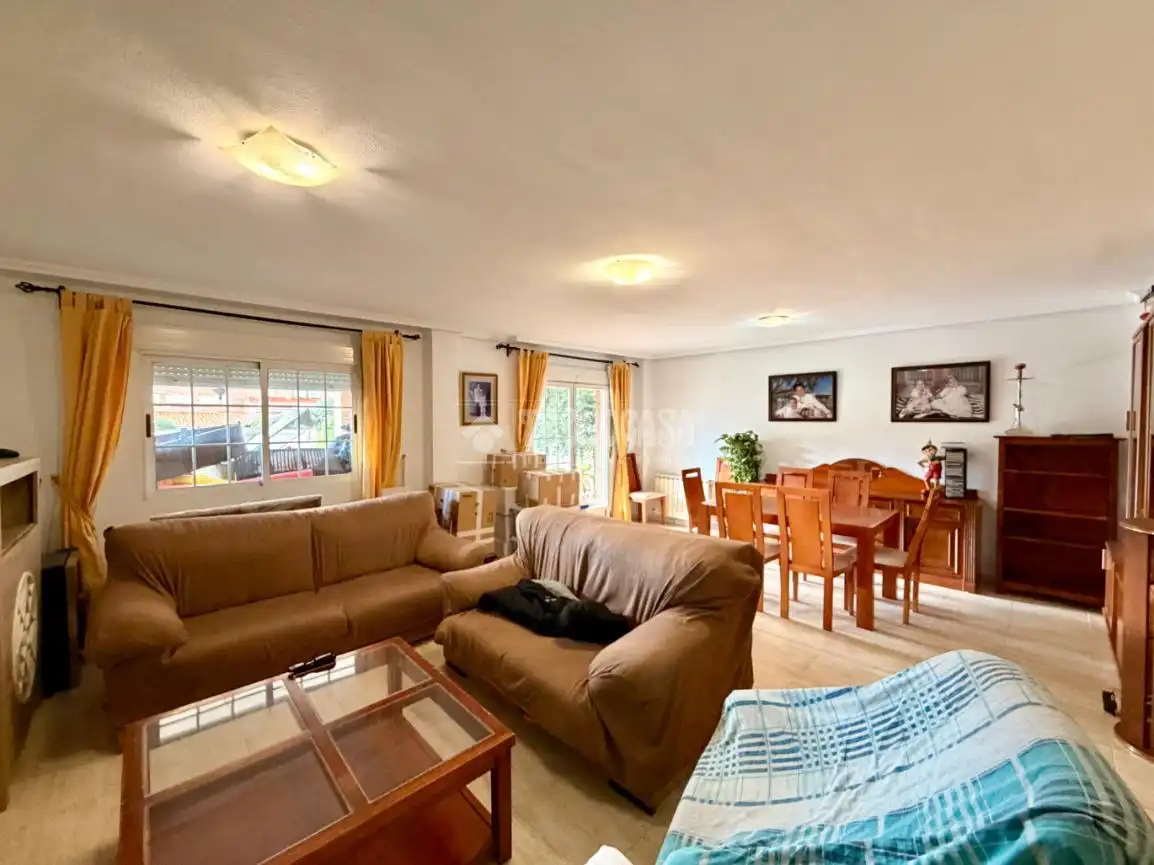 Casa adosada en venta en Villanueva de la Torre