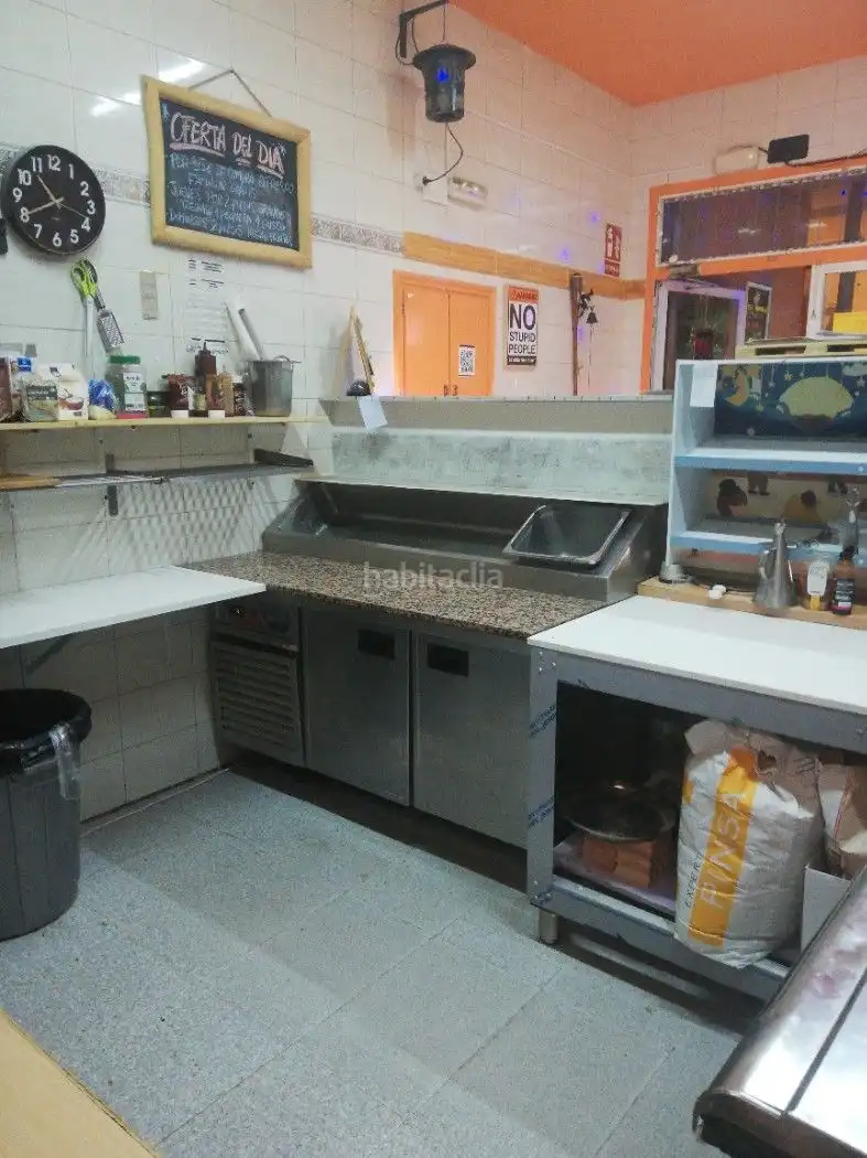 Local comercial de lloguer a Travessia Raval del Carme 78