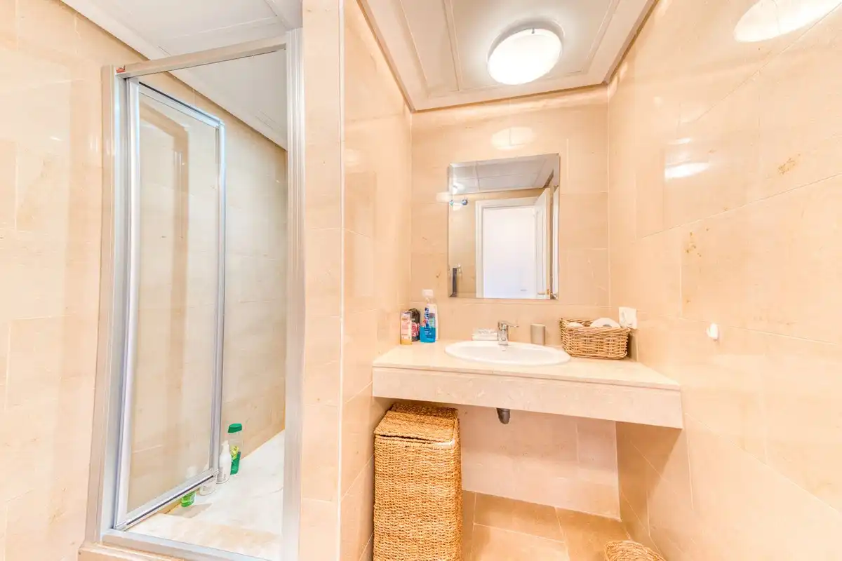 Baño de Planta baja en venta en Manilva con Aire acondicionado, Terraza y Trastero