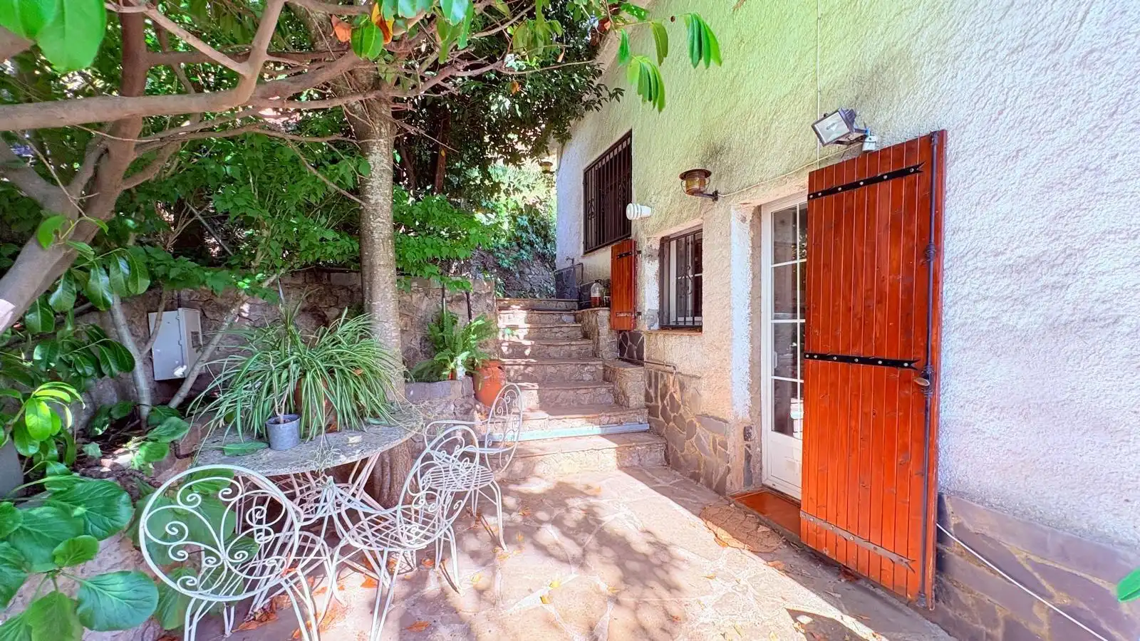 Vista exterior de Casa o xalet en venda en Castellar del Vallès amb Aire condicionat, Calefacció i Jardí privat