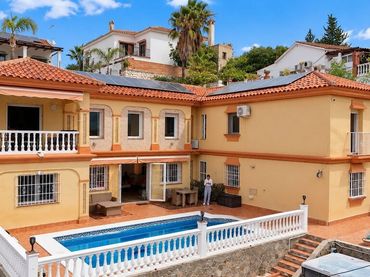 Xalet amb piscina en venda a Coín
