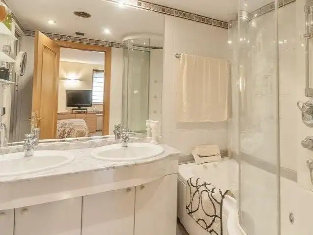 Bathroom of Flat for rent in Sallent de Gállego, Huesca