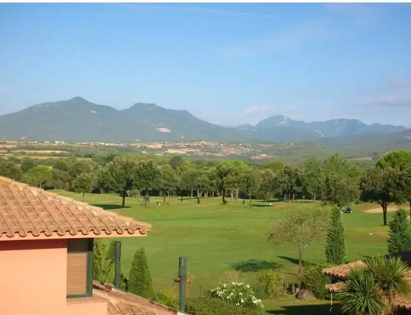 Jardín de Dúplex en venta en Navata con Calefacción, Trastero y Piscina comunitaria