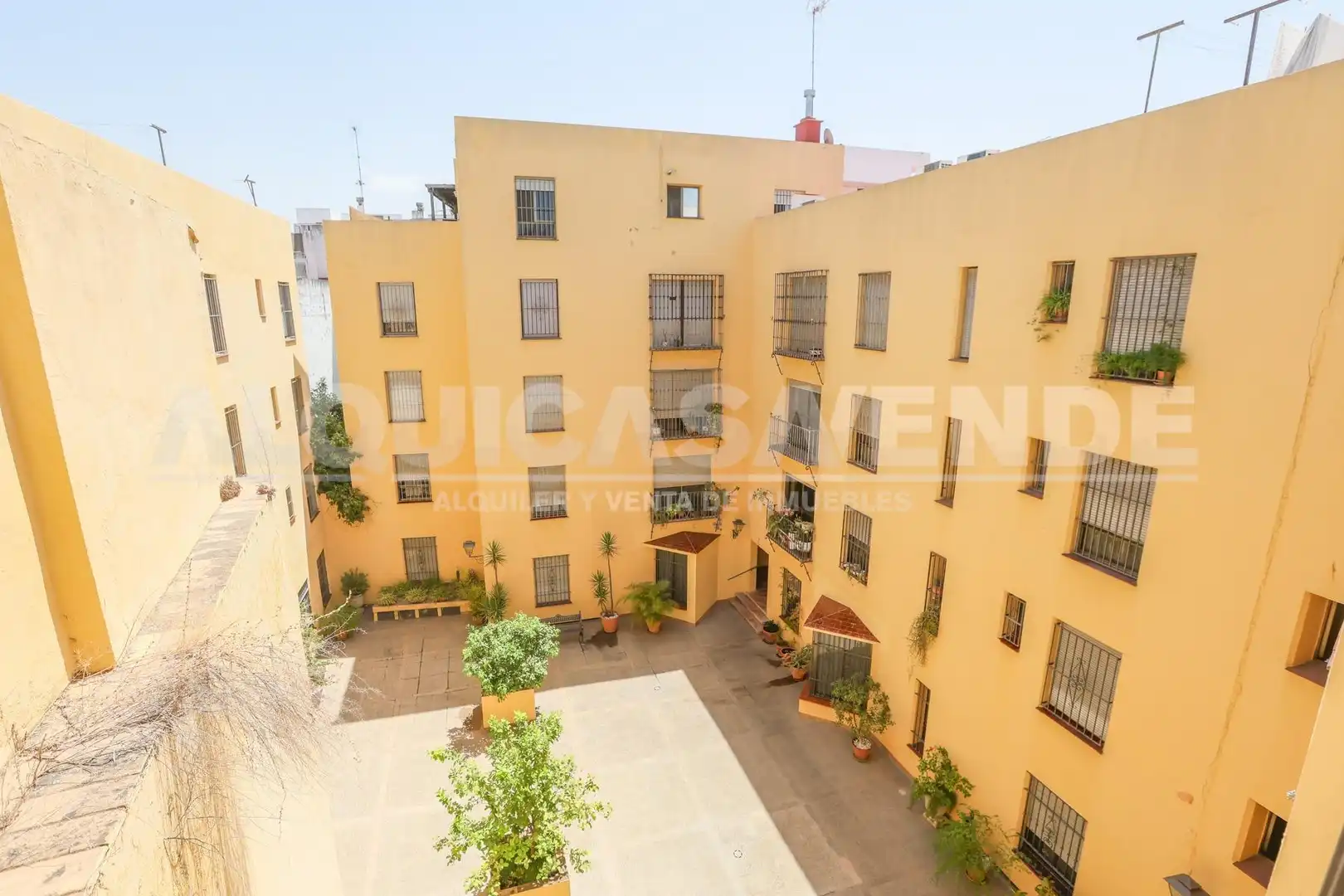 Vista exterior de Pis en venda en Sevilla amb Aire condicionat, Calefacció i Jardí privat