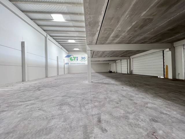 Nave industrial en Alquiler en C/ PERTUSA en Garrapinillos