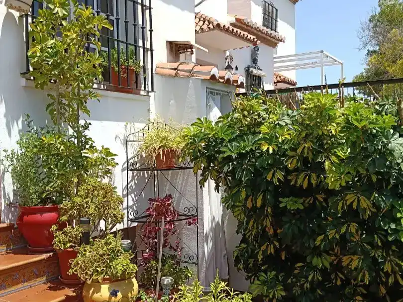 Jardí de Casa adosada en venda en Torremolinos amb Balcó