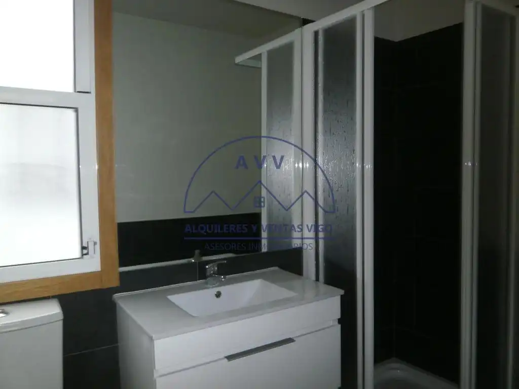 Bany de Apartament de lloguer en Vigo  amb Aire condicionat, Calefacció i Parquet