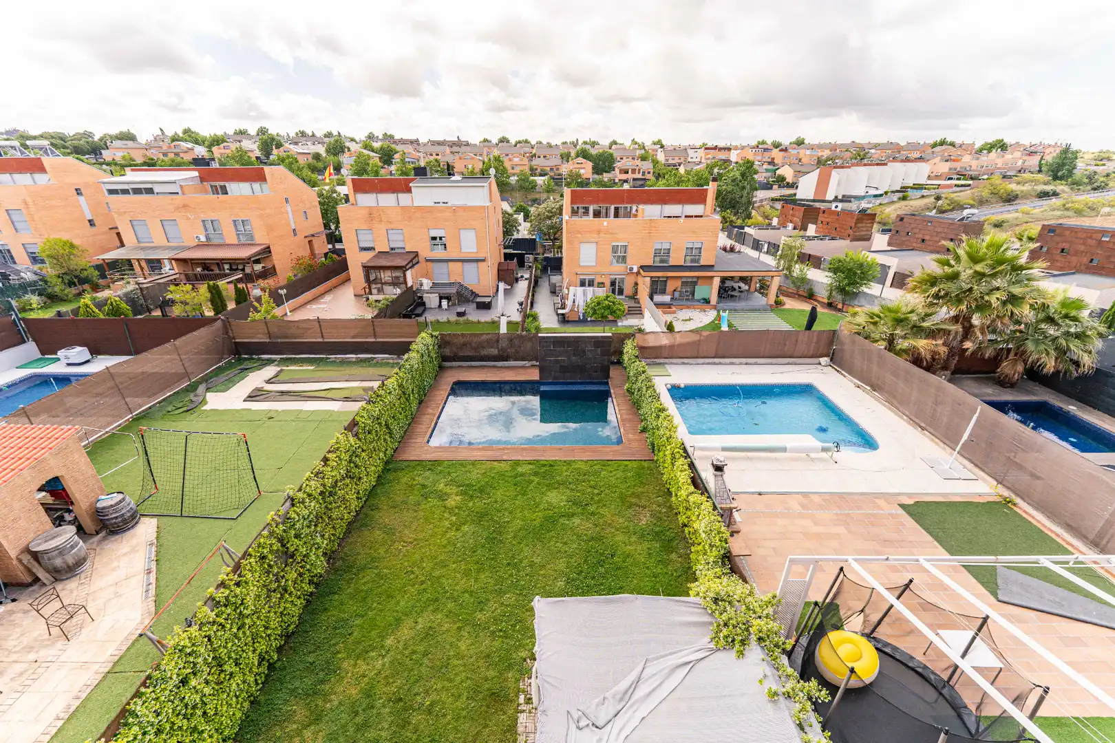 Piscina de Casa adosada en venda en Arroyomolinos (Madrid) amb Aire condicionat, Calefacció i Jardí privat