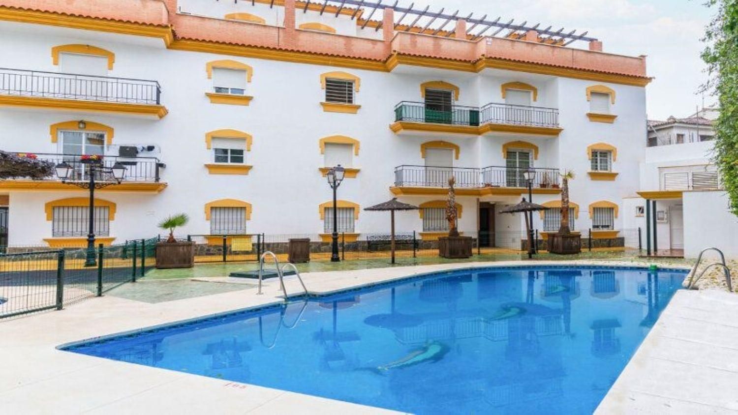 Vista exterior de Apartament en venda en Guaro amb Aire condicionat, Calefacció i Piscina