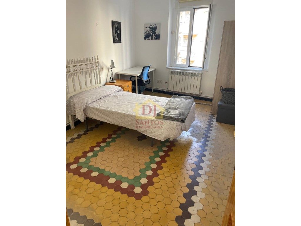 Bedroom of Flat to share in Salamanca Capital